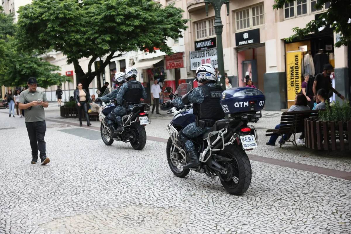Curitiba cria patrulhas para reforçar segurança no Centro e atender turistas