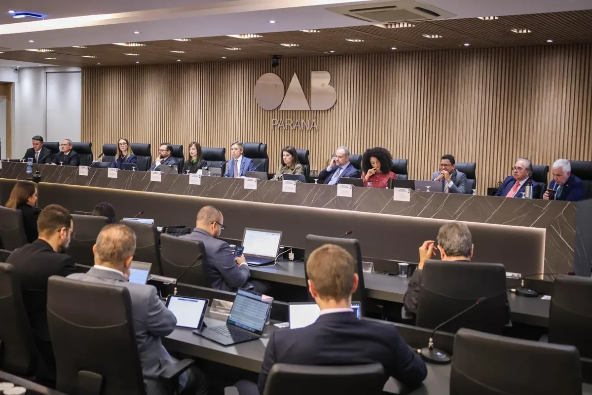 OAB-PR aprova desagravo após advogada ter microfone bloqueado em audiência