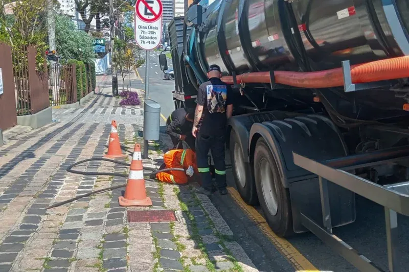 Centro de Curitiba terá manutenção preventiva na rede de drenagem