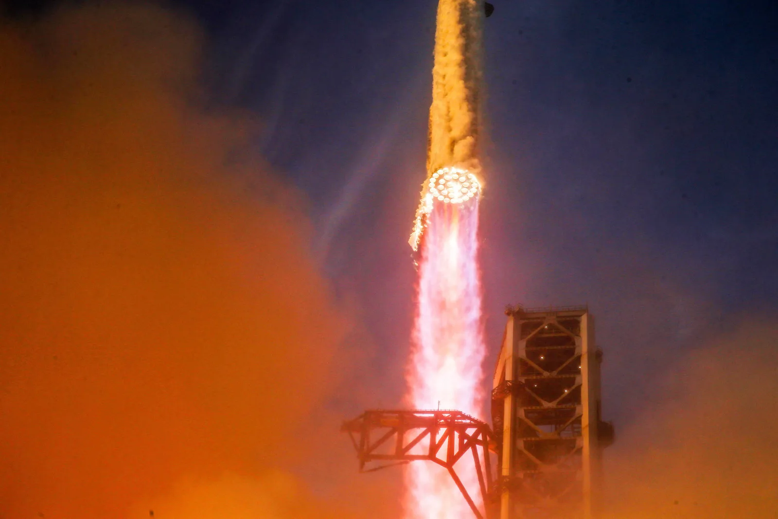 Starship completa teste orbital e coloca 26 satélites em órbita