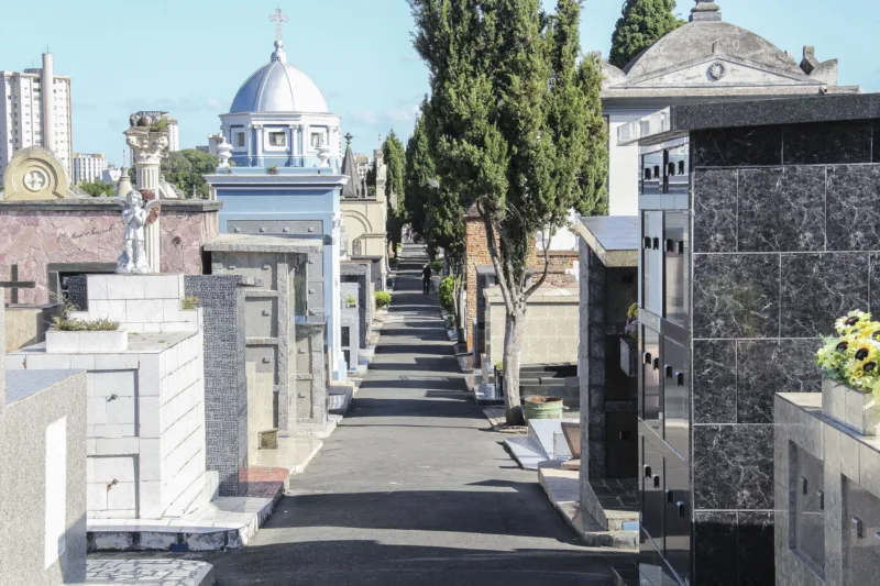 Falecimentos registrados em Curitiba têm sepultamentos previstos para 1º e 2 de outubro