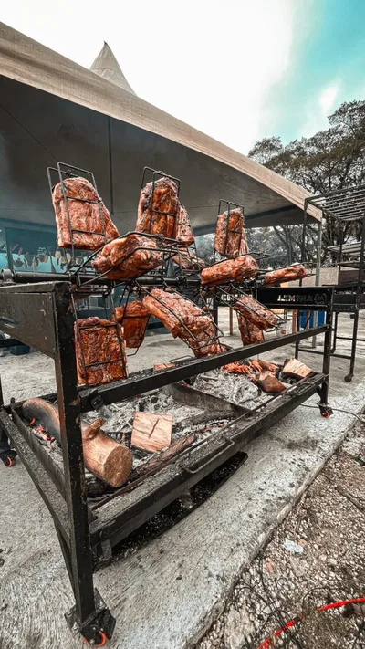 Oktoberfest beneficente reúne gastronomia, música e cultura alemã em Curitiba