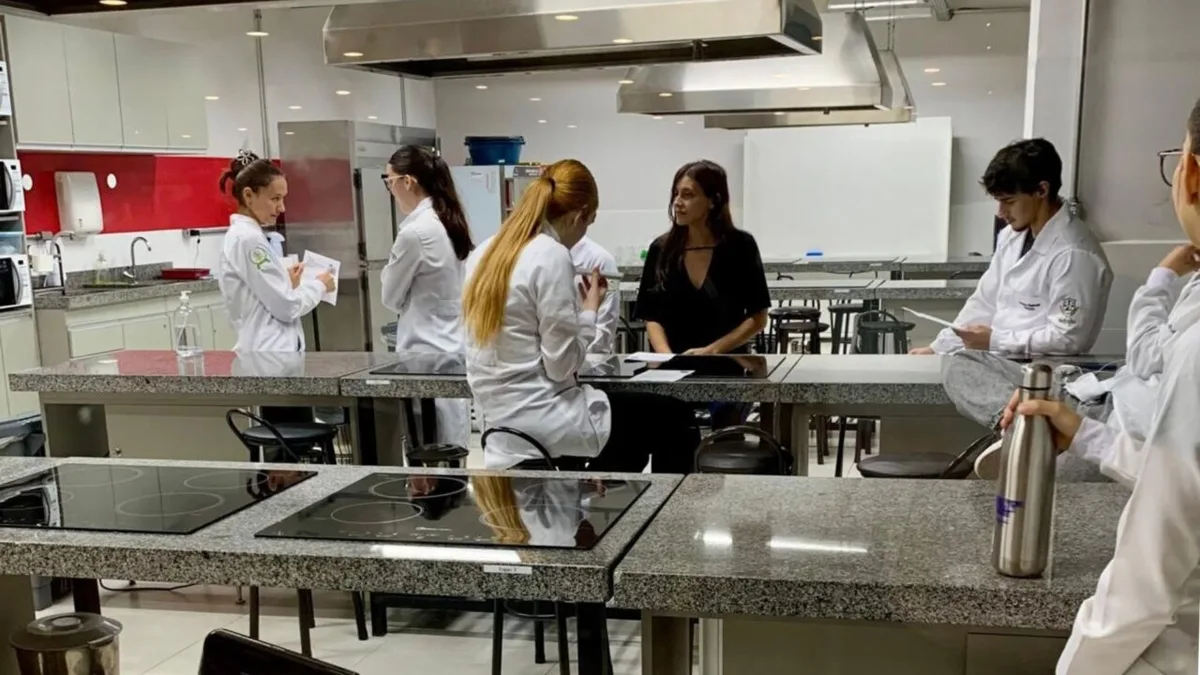UniCuritiba abre campus para experiências práticas sobre profissões