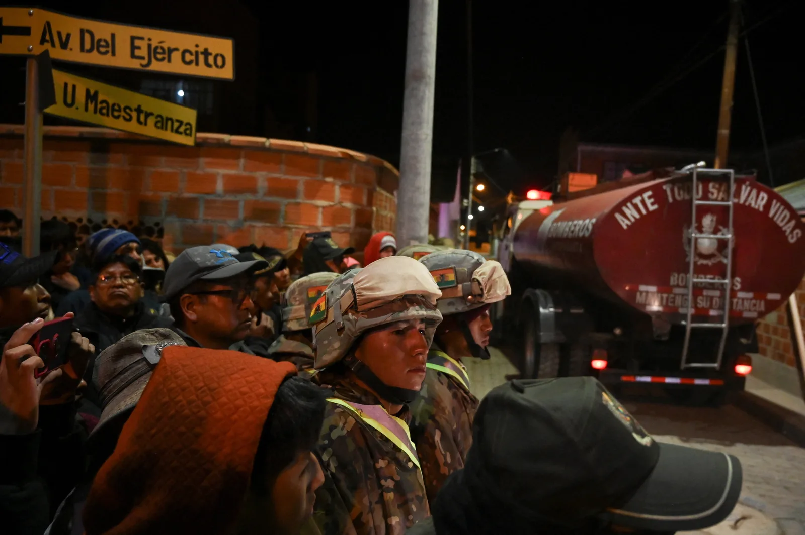 Explosões em instalação militar na Bolívia deixam sete desaparecidos e 81 feridos
