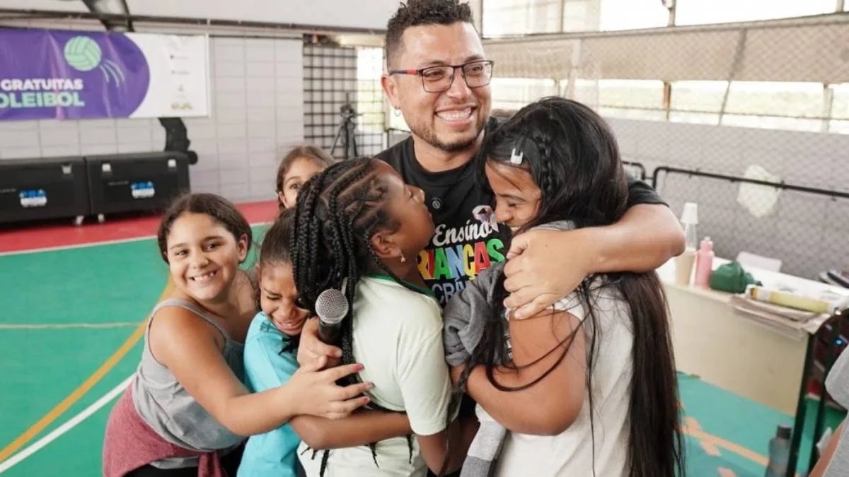 Diretor deixa escola premiada de Cubatão após processo sobre obras