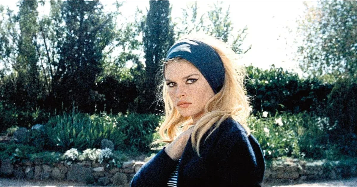Leilão de objetos de Brigitte Bardot arrecada 953.531 euros em Paris