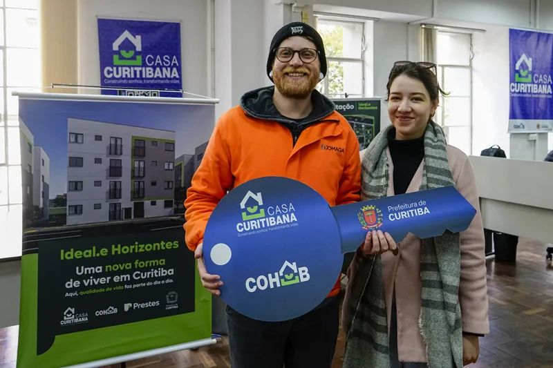 Família escolhe apartamento em empreendimento da Cohab no Novo Mundo