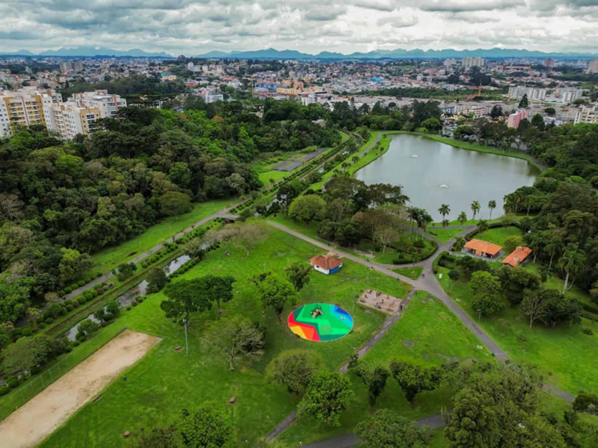 Parque Bacacheri recebe espaço para cães e novo parquinho infantil