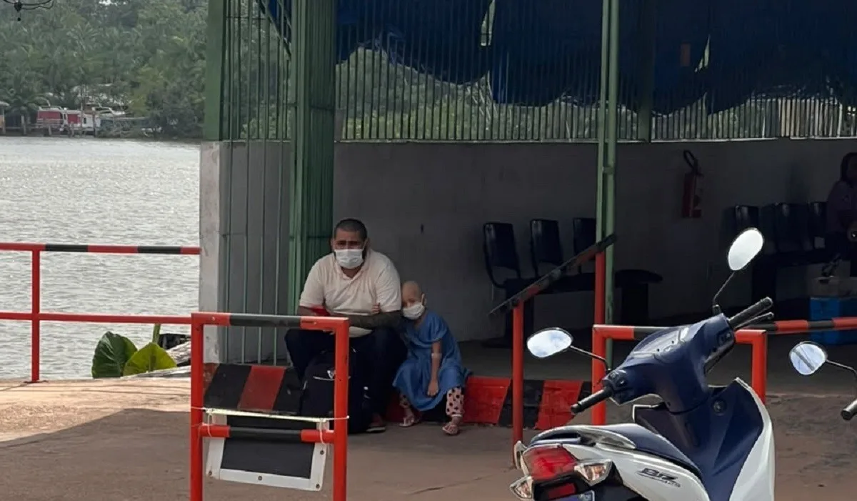 Foto de pai e filha em tratamento contra leucemia mobiliza ajuda no Pará