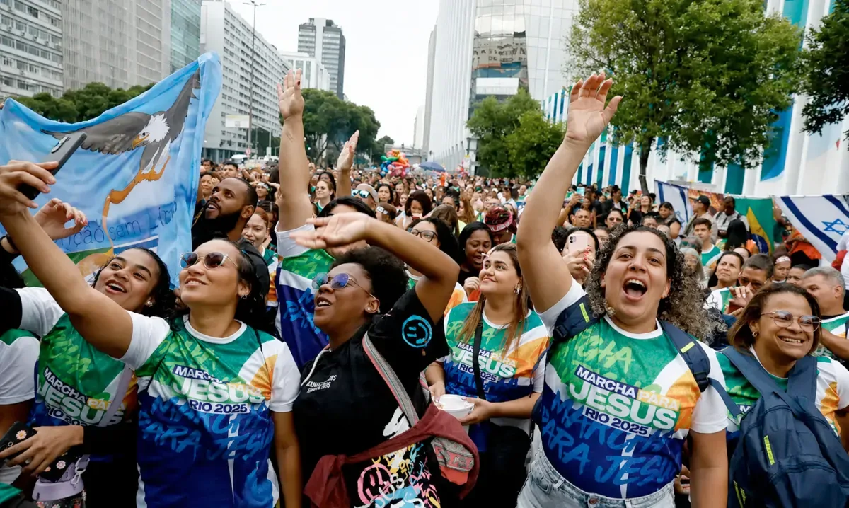 Teologia do domínio amplia disputa por influência política entre evangélicos no Brasil