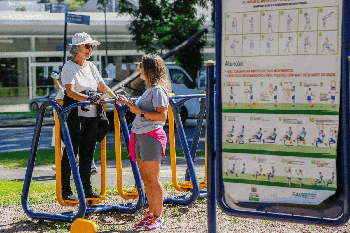 Curitiba cria programa de exercícios orientados para idosos no verão