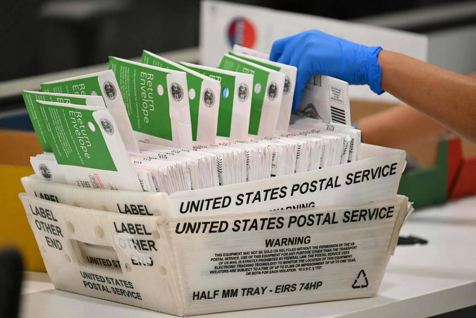Governo Trump pede à Suprema Corte regras mais rígidas para voto pelo correio
