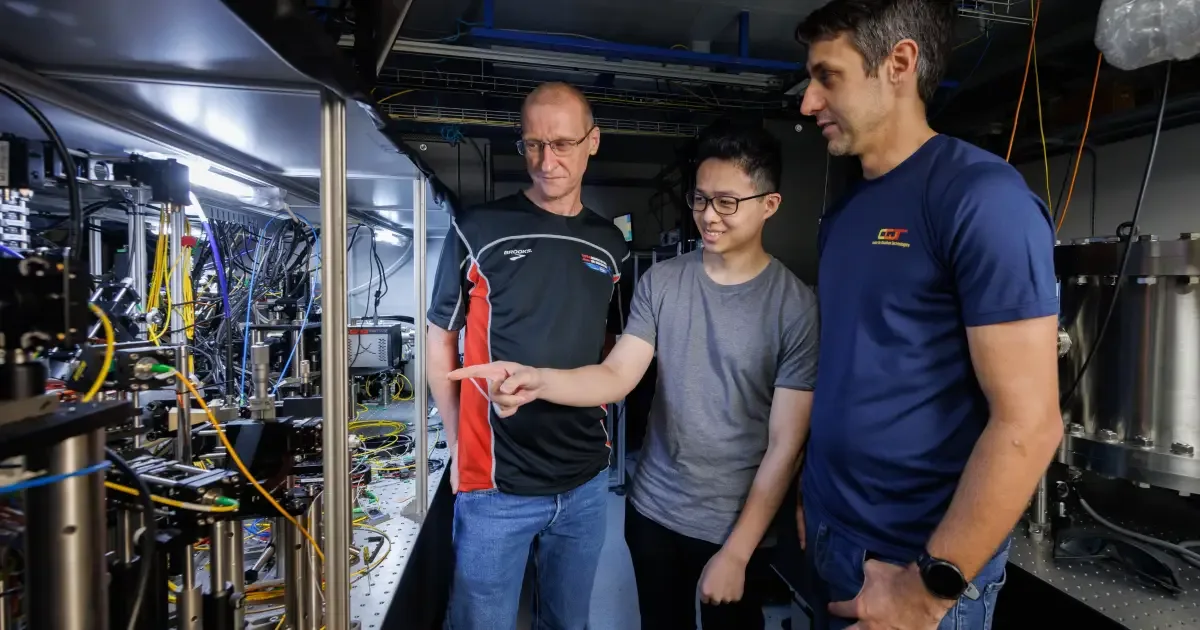 Relógio atômico de Singapura alcança precisão inédita na medição do tempo